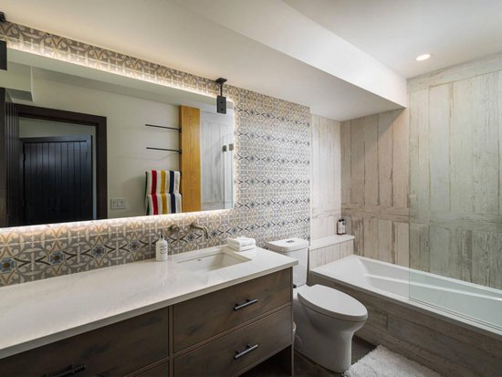 Big White 6 Bedroom Accommodation - Snow Peaks - #3926