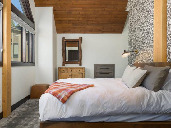 Big White 6 Bedroom Accommodation - Snow Peaks - #3926