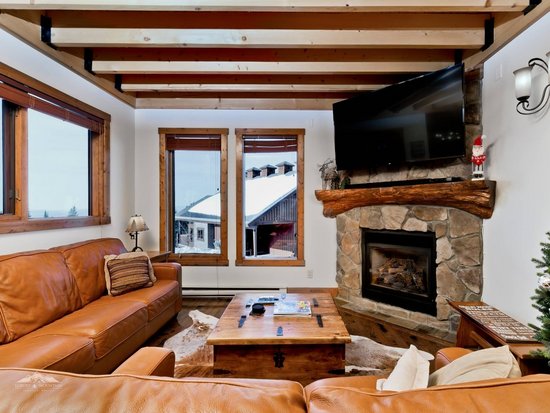 4 Bedroom Big White Vacation Rental - Snow Pine Estates