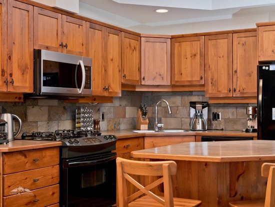 Big White 4 Bedroom Accommodation - Snow Pine Estates - #3932