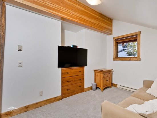 Big White 4 Bedroom Accommodation - Snow Pine Estates - #3932