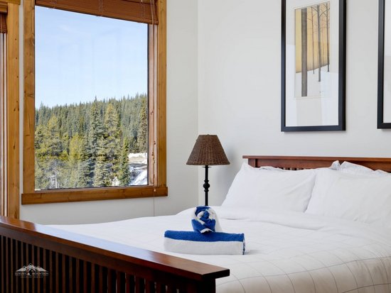 Big White 4 Bedroom Accommodation - Snow Pine Estates - #3932