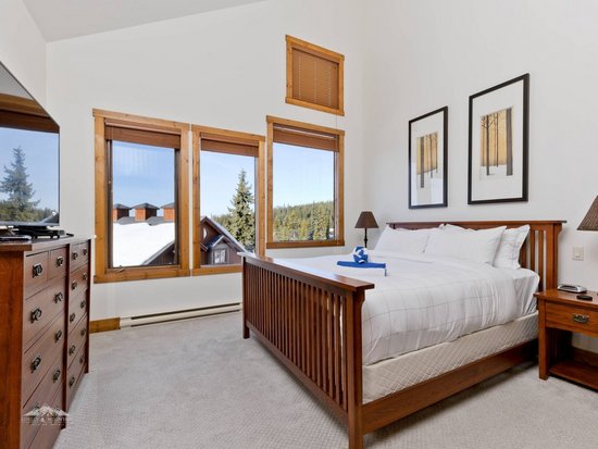 Big White 4 Bedroom Accommodation - Snow Pine Estates - #3932