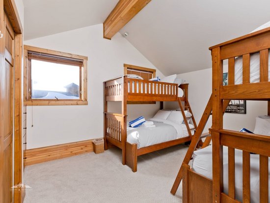 Big White 4 Bedroom Accommodation - Snow Pine Estates - #3932