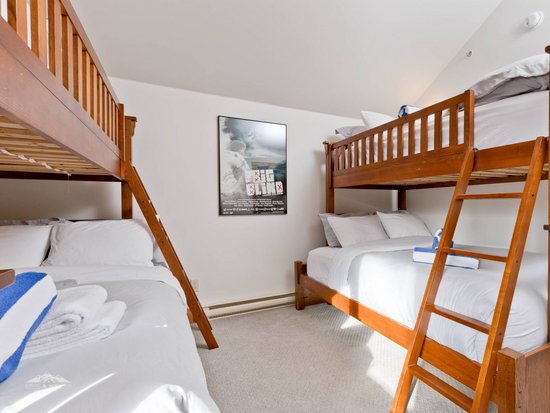 Big White 4 Bedroom Accommodation - Snow Pine Estates - #3932