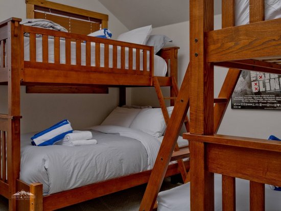 Big White 4 Bedroom Accommodation - Snow Pine Estates - #3932