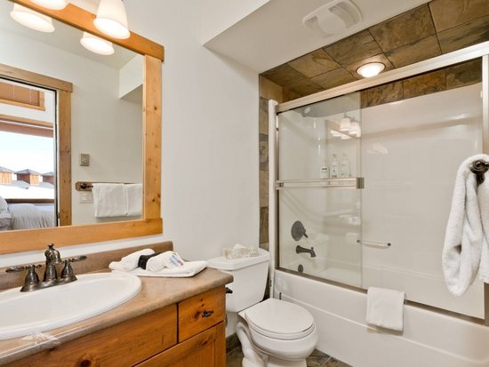 Big White 4 Bedroom Accommodation - Snow Pine Estates - #3932