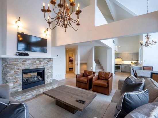 Whistler 4 Bedroom Accommodation - Northern Lights - #3942 Whistler 4 Bedroom Accommodation - Northern Lights - #3942