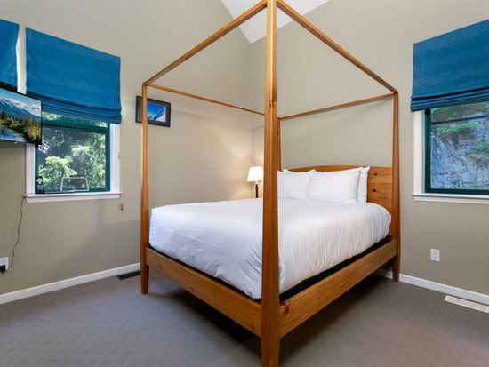 Whistler 4 Bedroom Accommodation - Northern Lights - #3942 Whistler 4 Bedroom Accommodation - Northern Lights - #3942