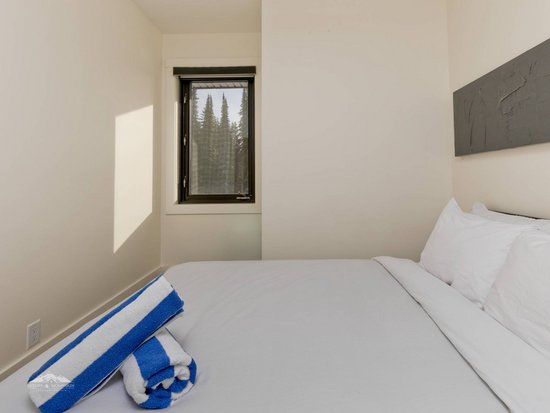 Big White 4 Bedroom Accommodation - The Edge - #3947