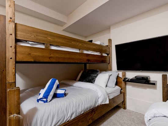 Big White 4 Bedroom Accommodation - The Edge - #3947