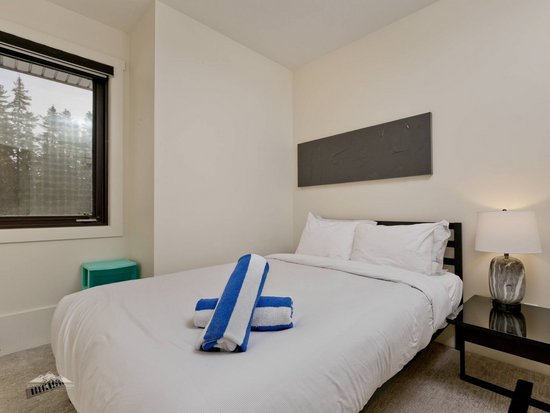 Big White 4 Bedroom Accommodation - The Edge - #3947