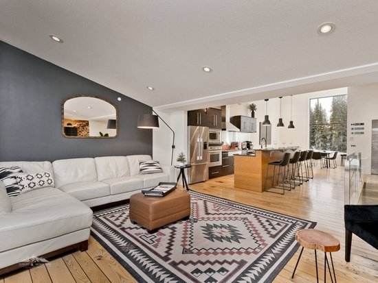 Big White 4 Bedroom Accommodation - The Edge - #3947