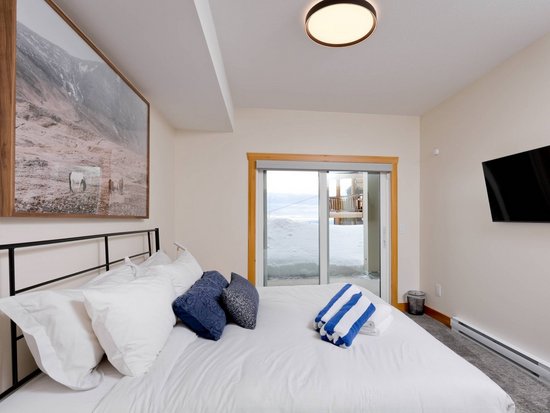 Big White 5 Bedroom Accommodation - Raven's Wing - #3948 Big White 5 Bedroom Accommodation - Raven's Wing - #3948