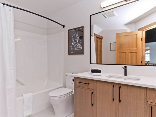 Big White 5 Bedroom Accommodation - Raven's Wing - #3948 Big White 5 Bedroom Accommodation - Raven's Wing - #3948