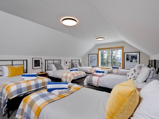 Big White 5 Bedroom Accommodation - Raven's Wing - #3948 Big White 5 Bedroom Accommodation - Raven's Wing - #3948
