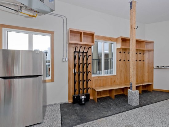 Big White 5 Bedroom Accommodation - Raven's Wing - #3948 Big White 5 Bedroom Accommodation - Raven's Wing - #3948