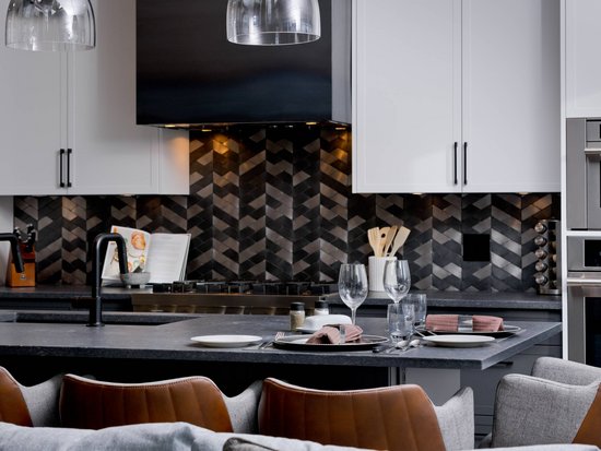 Big White 5 Bedroom Accommodation - Raven's Wing - #3948 Big White 5 Bedroom Accommodation - Raven's Wing - #3948