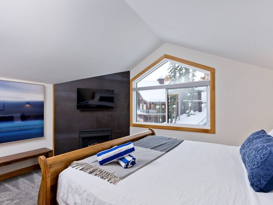 Big White 5 Bedroom Accommodation - Raven's Wing - #3948 Big White 5 Bedroom Accommodation - Raven's Wing - #3948