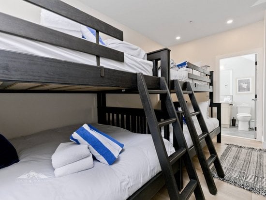 Big White 5 Bedroom Accommodation - Raven's Crest - #3949