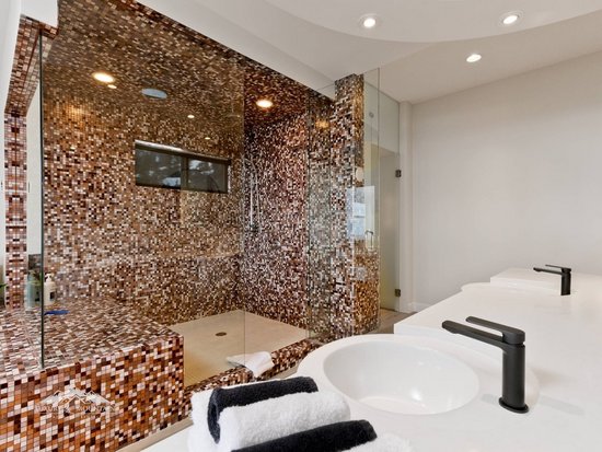 Big White 5 Bedroom Accommodation - Raven's Crest - #3949