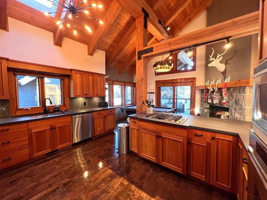 Whistler 5 Bedroom Accommodation - Nicklaus North - #3981 Whistler 5 Bedroom Accommodation - Nicklaus North - #3981