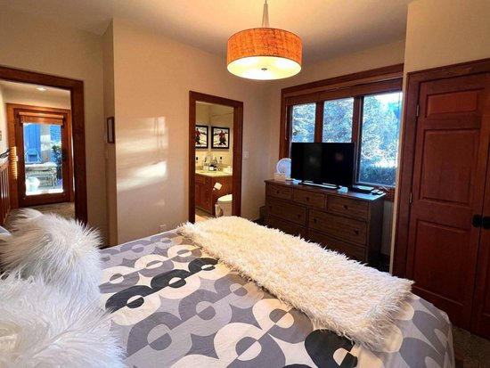 Whistler 5 Bedroom Accommodation - Nicklaus North - #3981 Whistler 5 Bedroom Accommodation - Nicklaus North - #3981