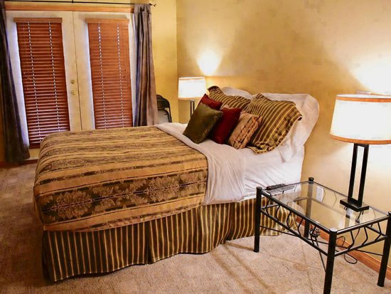 Big White 5 Bedroom Accommodation - Snow Pine Estates - #3984