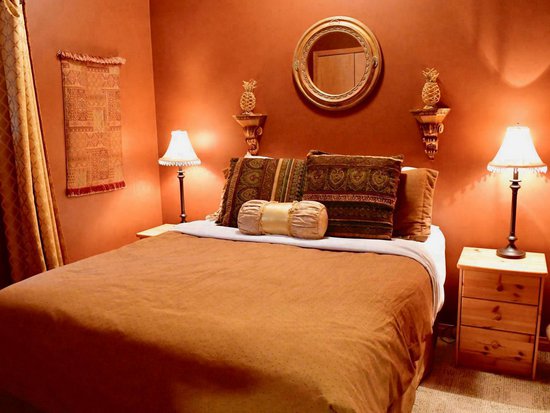 Big White 5 Bedroom Accommodation - Snow Pine Estates - #3984