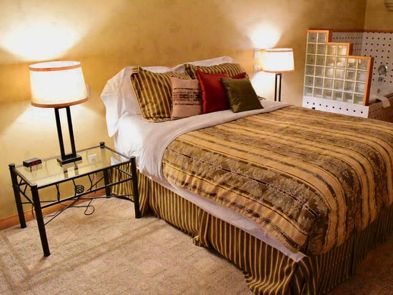 Big White 5 Bedroom Accommodation - Snow Pine Estates - #3984