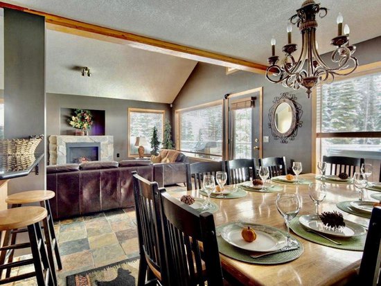 Big White 5 Bedroom Accommodation - Snow Pine Estates - #3984