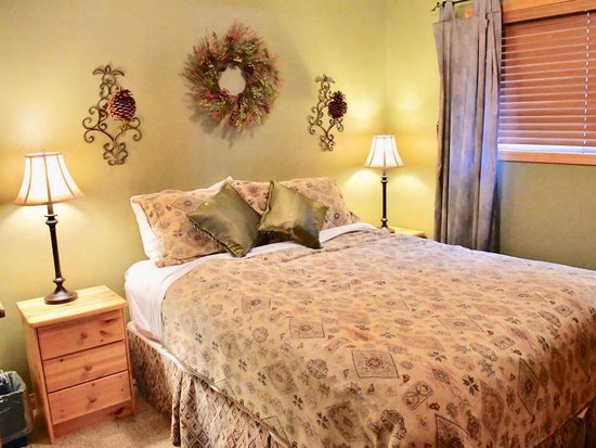 Big White 5 Bedroom Accommodation - Snow Pine Estates - #3984