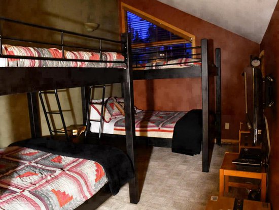 Big White 5 Bedroom Accommodation - Snow Pine Estates - #3984