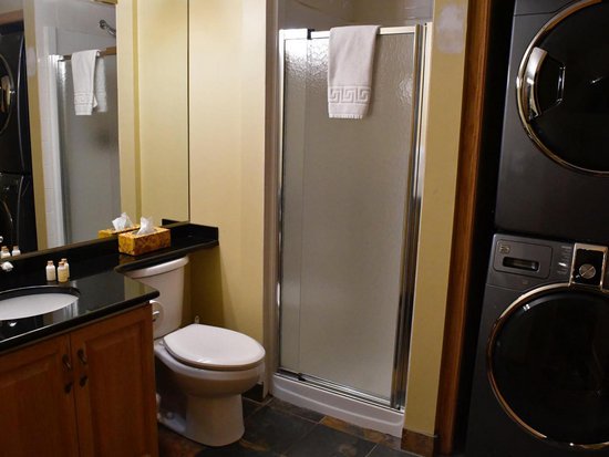 Big White 5 Bedroom Accommodation - Snow Pine Estates - #3984