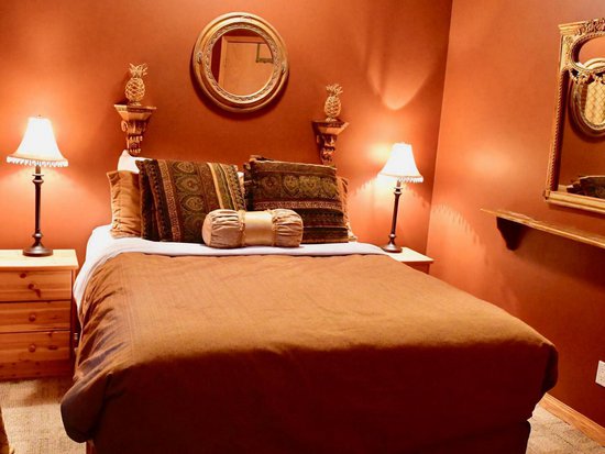 Big White 5 Bedroom Accommodation - Snow Pine Estates - #3984