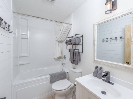 Big White 3 Bedroom Accommodation - Snow Ghost Inn - #4014 Big White 3 Bedroom Accommodation - Snow Ghost Inn - #4014