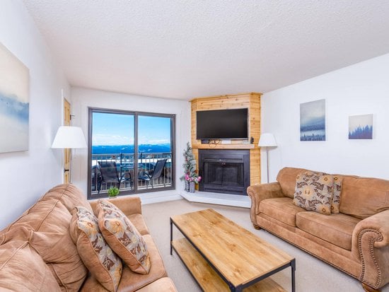 Big White 3 Bedroom Accommodation - Snow Ghost Inn - #4014 Big White 3 Bedroom Accommodation - Snow Ghost Inn - #4014