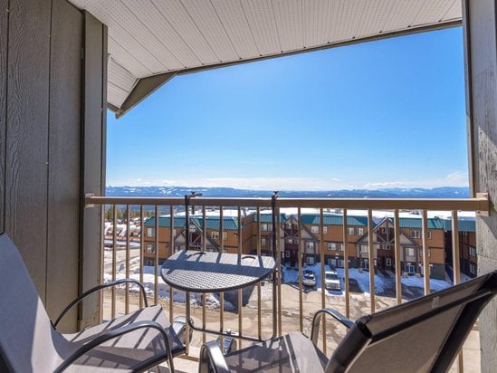 Big White 3 Bedroom Accommodation - Snow Ghost Inn - #4014 Big White 3 Bedroom Accommodation - Snow Ghost Inn - #4014