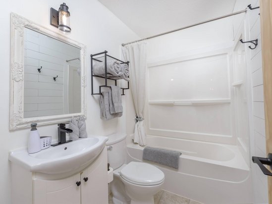 Big White 3 Bedroom Accommodation - Snow Ghost Inn - #4014 Big White 3 Bedroom Accommodation - Snow Ghost Inn - #4014