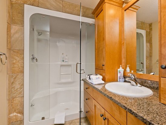 Big White 3 Bedroom Accommodation - Aspens - #4027