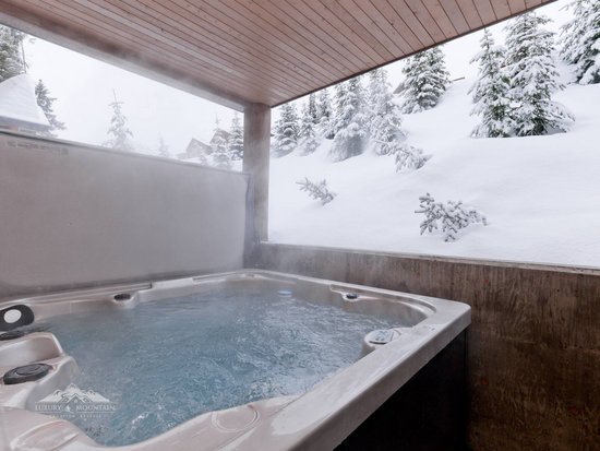 Big White 5 Bedroom Accommodation - Mt Womple - #4321