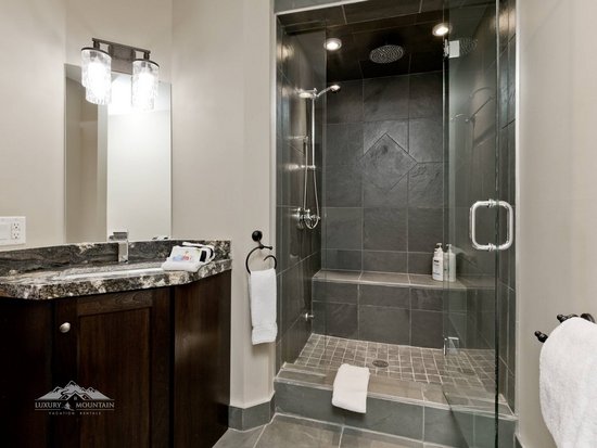 Big White 5 Bedroom Accommodation - Mt Womple - #4321