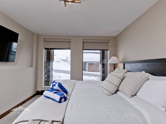Big White 5 Bedroom Accommodation - Mt Womple - #4321