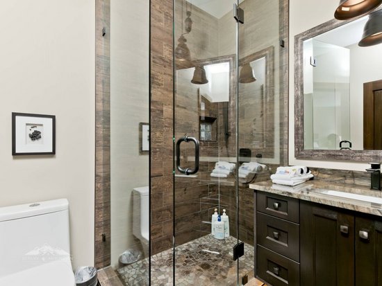 Big White 5 Bedroom Accommodation - Mt Womple - #4321