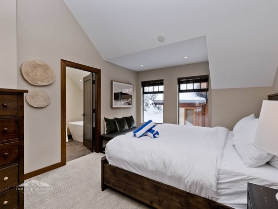 Big White 5 Bedroom Accommodation - Mt Womple - #4321