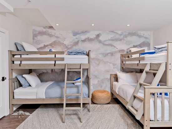 Big White 5 Bedroom Accommodation - Mt Womple - #4321