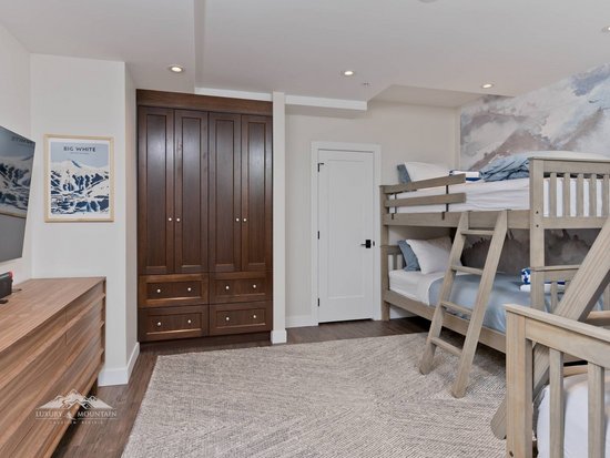 Big White 5 Bedroom Accommodation - Mt Womple - #4321