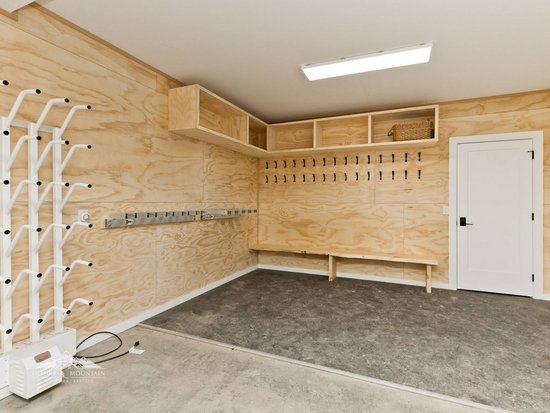 Big White 5 Bedroom Accommodation - Mt Womple - #4321