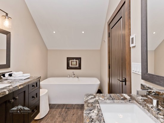 Big White 5 Bedroom Accommodation - Mt Womple - #4321