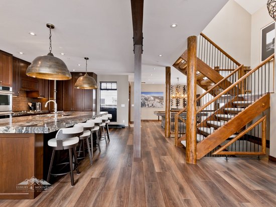 Big White 5 Bedroom Accommodation - Mt Womple - #4321